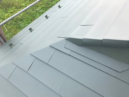 入母屋破風際板金仕舞