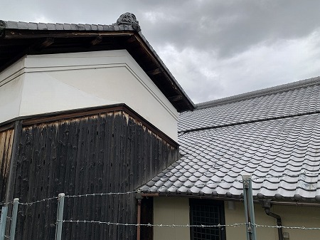 蔵と母屋との取り合いから雨漏り