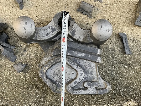 割れた鬼瓦の寸法取り