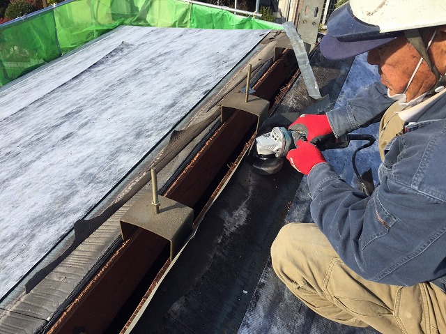 奈良市東登美ケ丘のカバー工法による屋根工事、換気棟撤去