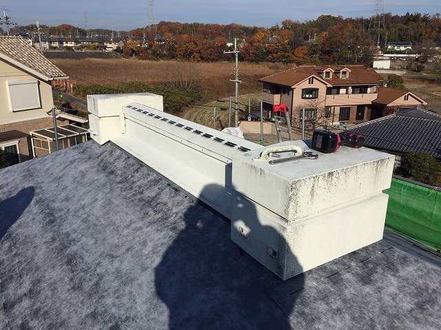 奈良市東登美ケ丘のカバー工法による屋根工事、既存スレートに粘着ルーフィング