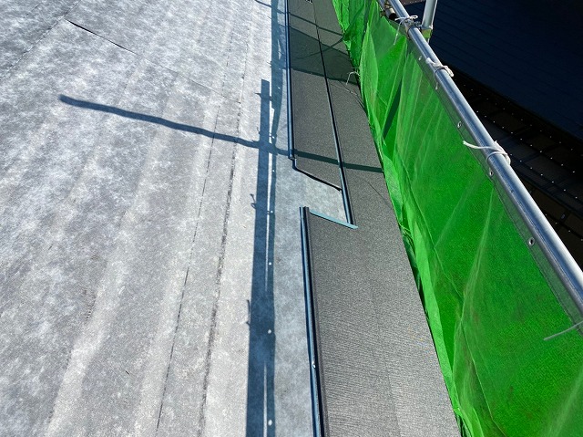 奈良市東登美ケ丘のカバー工法による屋根工事、スーパーガルテクトで施工