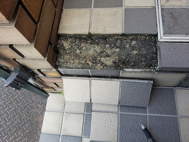 奈良市のカーポート屋根交換工事、タイル補修