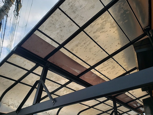 奈良市のアクリル製カーポート屋根の無料点検