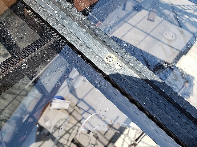 奈良市のカーポート屋根交換工事、ビス設置