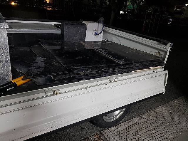 奈良市古市町でカーポート屋根交換工事、撤去したアクリル製平板