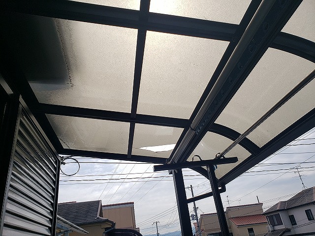 大和郡山市の割れたベランダ屋根の交換、施工前