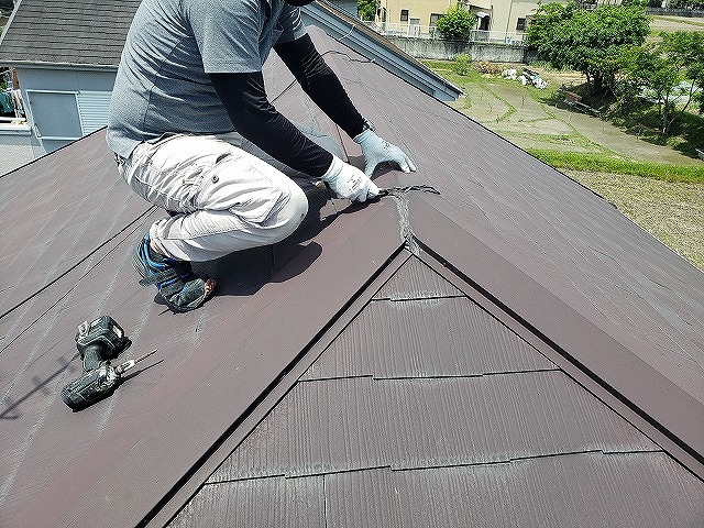 大和郡山市で棟板金の一部交換工事