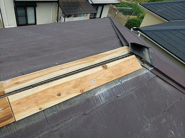 大和郡山市で棟板金の一部交換工事、貫板新設