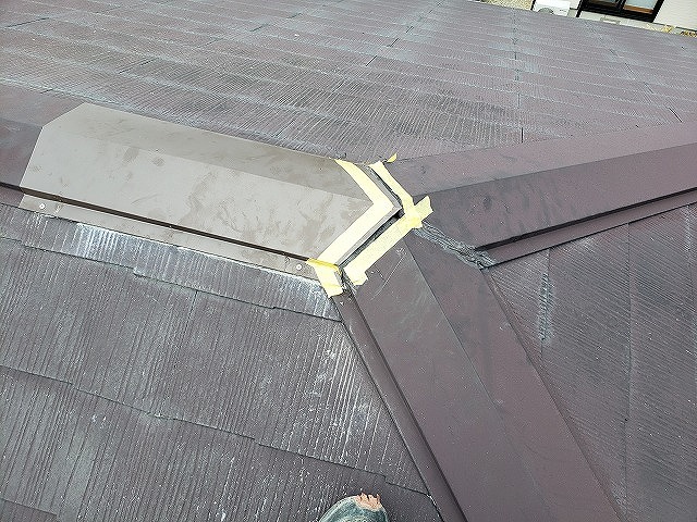 大和郡山市で棟板金の一部交換工事、棟板金のつなぎ