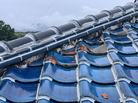 漆喰剥がれと瓦の傷み