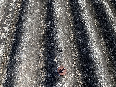 波型スレート穴あき