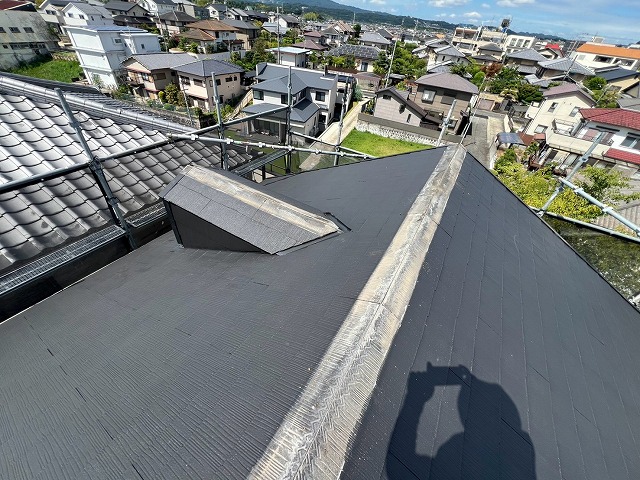 既存棟撤去後の屋根