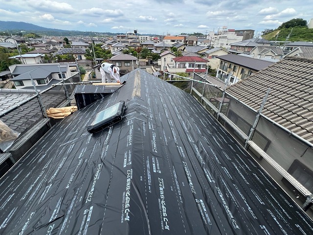 防水紙を敷いた屋根