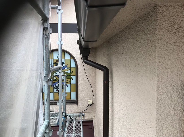斑鳩町の雨樋交換で角樋設置