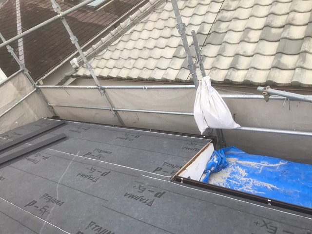 橿原市　応急処置済み　防水紙