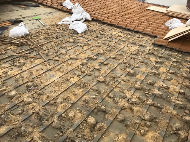 奈良市　洋瓦　瓦撤去