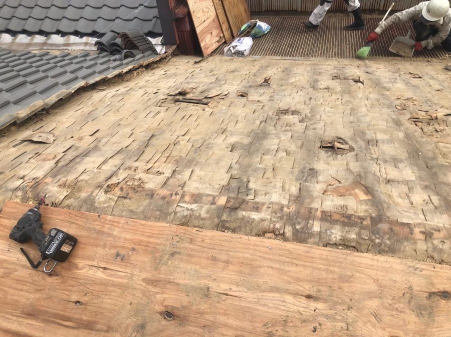 奈良市　粘土瓦　瓦解体作業