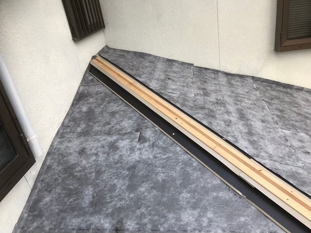 下屋根