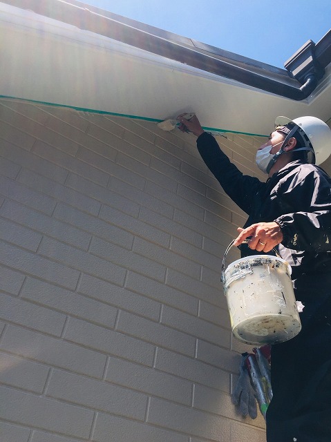 外壁塗装の微調整作業