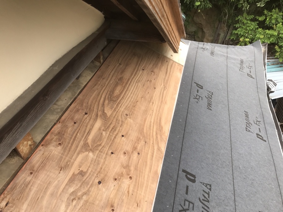 ルーフィングを張った屋根の様子