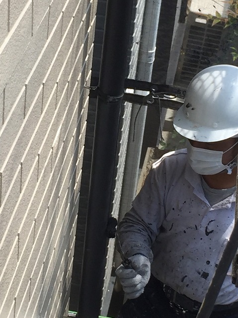 雨樋塗装作業