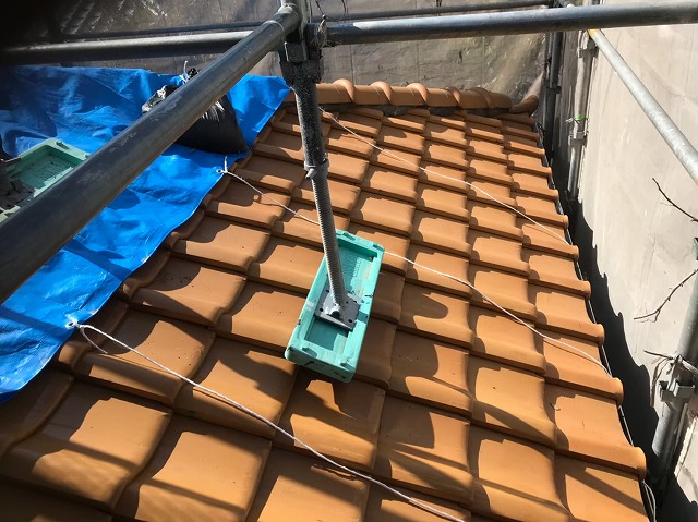 下屋部分の劣化した瓦