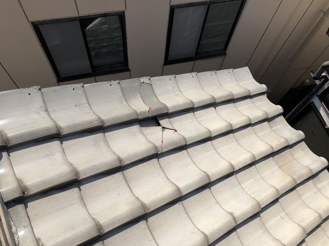 奈良市で陶器瓦の破損