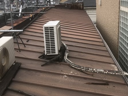 奈良市　店舗の屋根　瓦棒葺きトタン屋根