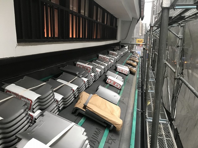 奈良市の下屋根の瓦準備