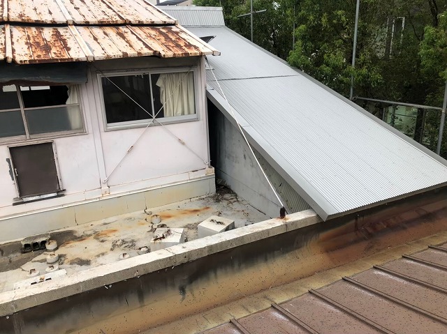 ガルバリウム波板へ葺き替え完了