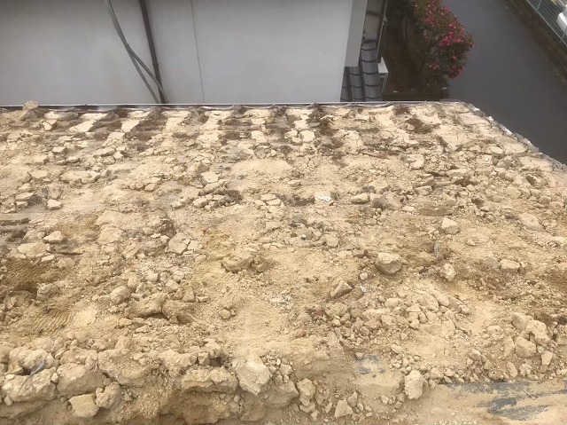 葛城市　釉薬瓦　撤去