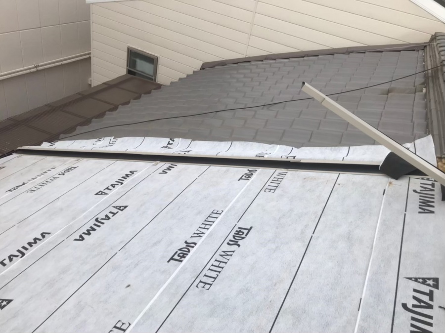 奈良市の長屋の葺き替え工事で下葺き材設置