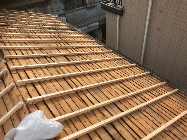 不陸調整後の野地板