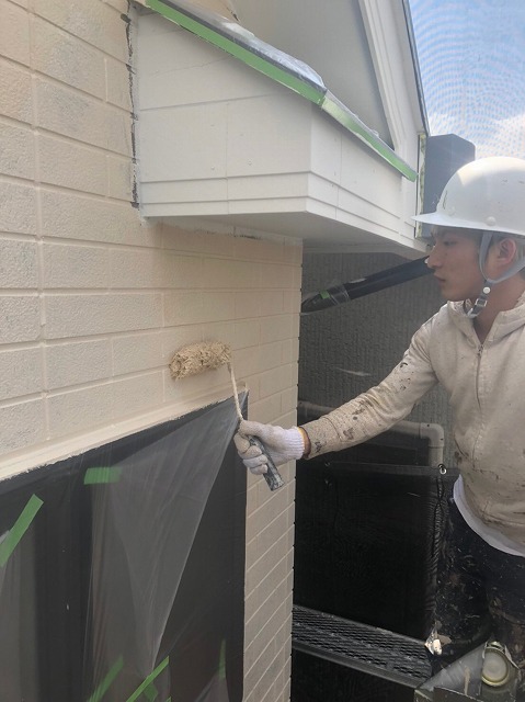 外壁上塗り作業