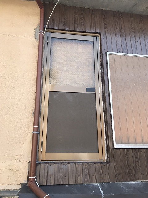 大和郡山市の外壁をリブ板で補修工事