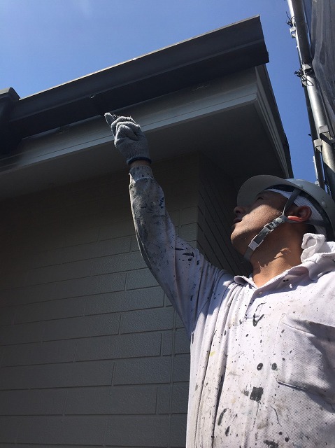 外壁塗装の微調整作業