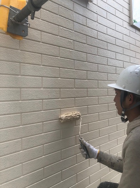 外壁上塗り作業