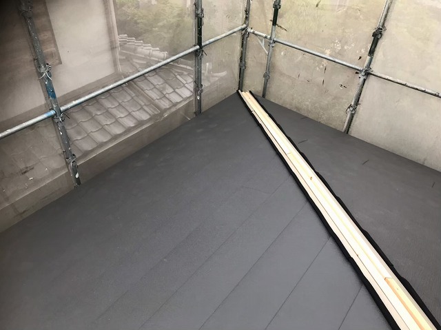 棟板金設置前の下屋隅棟