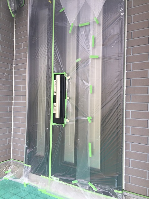 玄関扉養生作業