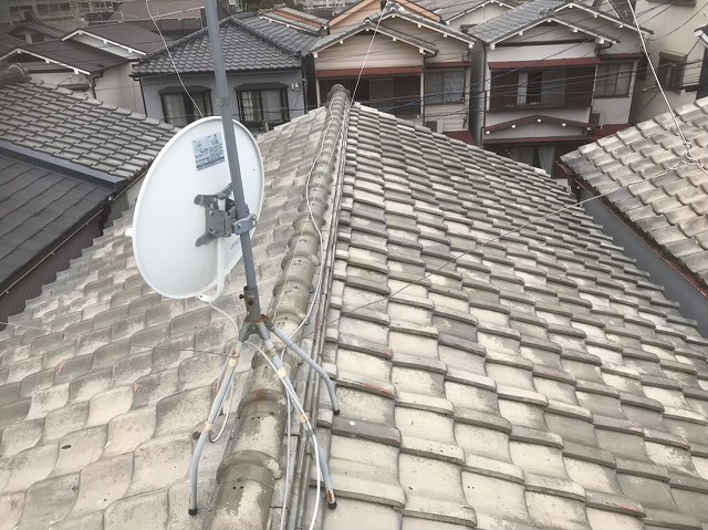 沢山の葺き土で施工されている釉薬瓦屋根