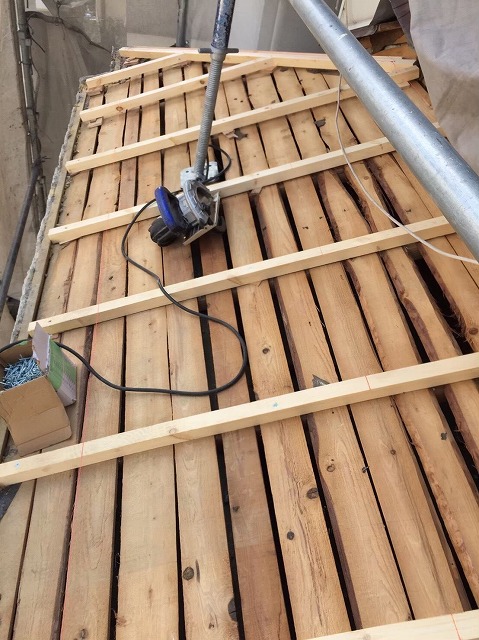 橿原市　下屋根　不陸調整