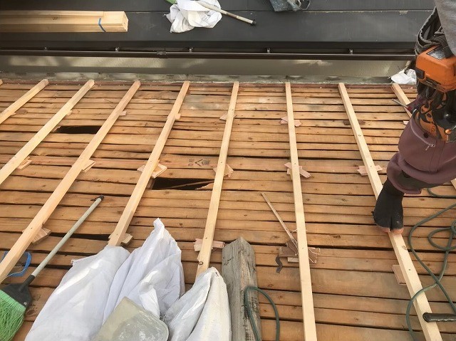 不陸調整後の野地板