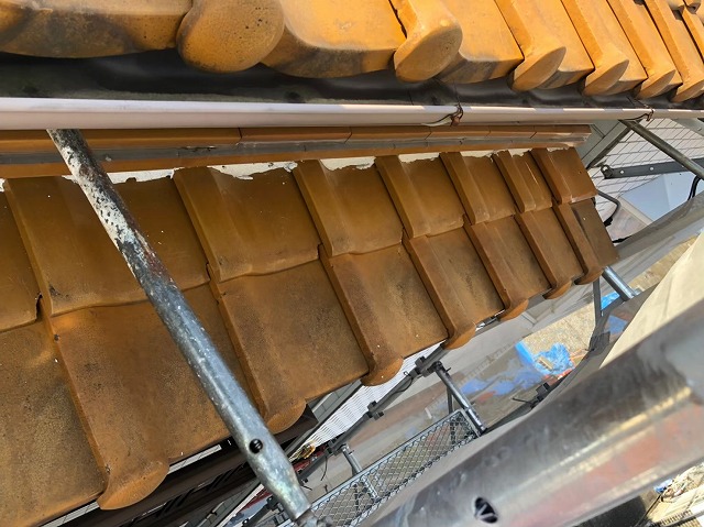 経年劣化した瓦屋根の解体