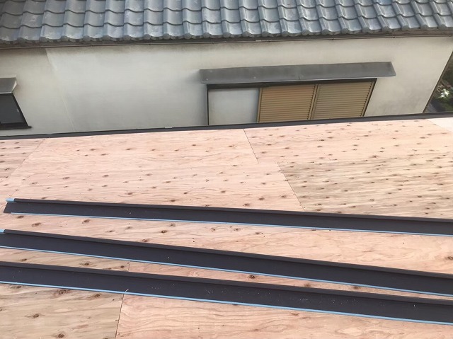 野地板の増し張り構造用合板使用