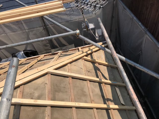 御所市の瓦屋根の不陸調整