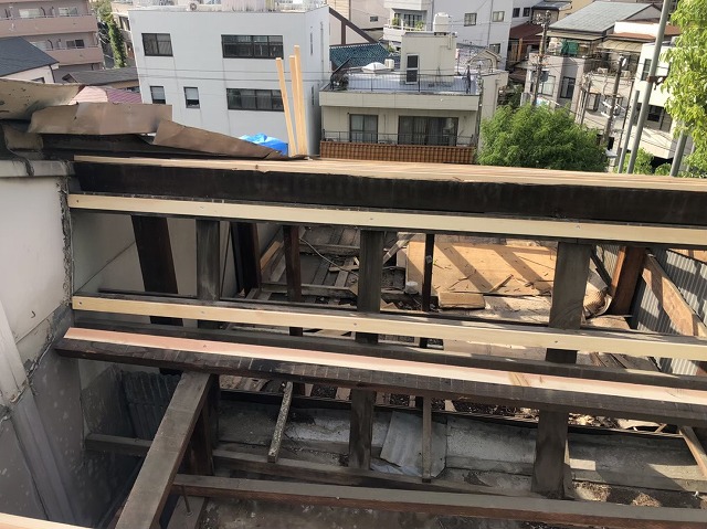 トタン屋根葺き替えで垂木の設置