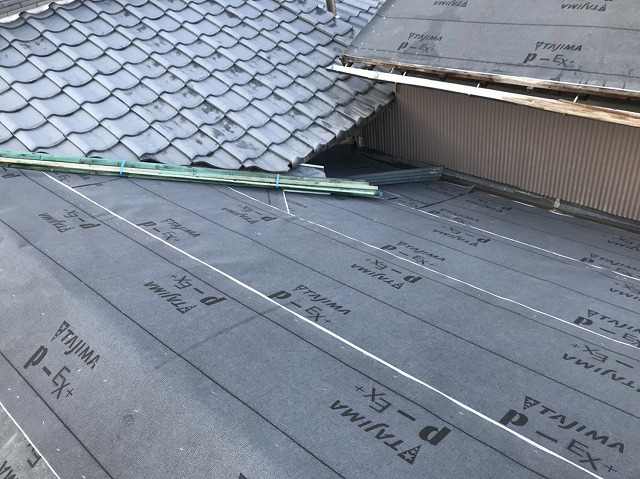 大和郡山市で野地板に防水紙設置