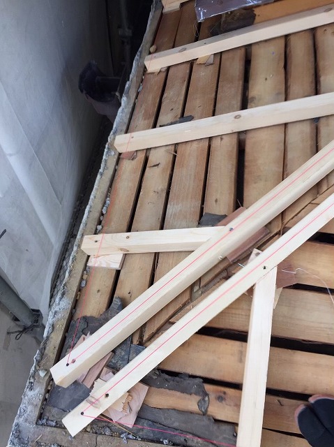 橿原市　下屋根　不陸調整