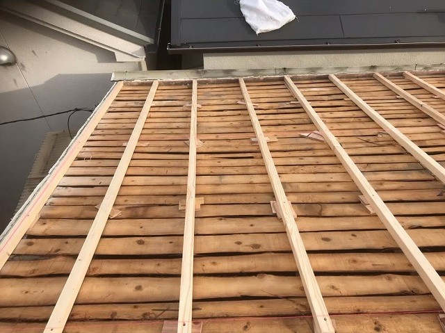 不陸調整後の野地板